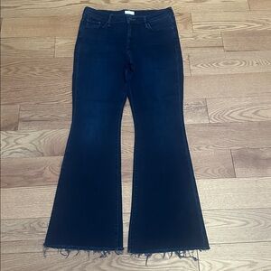 MOTHER Lil’ Weekender Fray- Chip on My Shoulder - Stretch Denim Blue Jeans